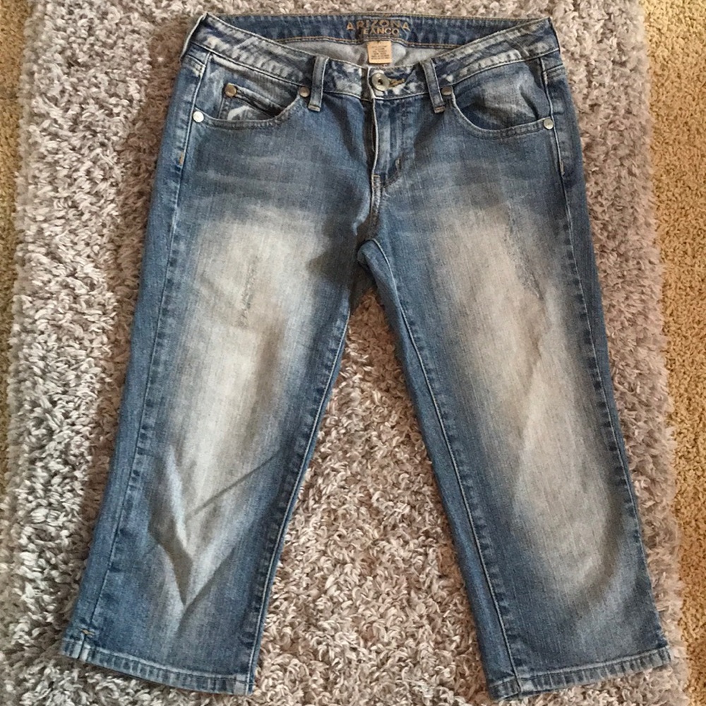 Low rise distressed Capri jeans